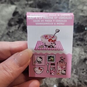 Miniverse Make It Mini Food Hello Kitty Strawberry Milk & Cereal